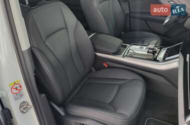 Позашляховик / Кросовер Audi Q7 2025 в 