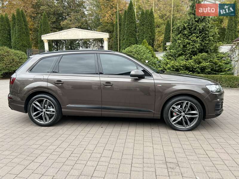 Внедорожник / Кроссовер Audi Q7 2015 в Хмельницком