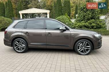 Позашляховик / Кросовер Audi Q7 2015 в 