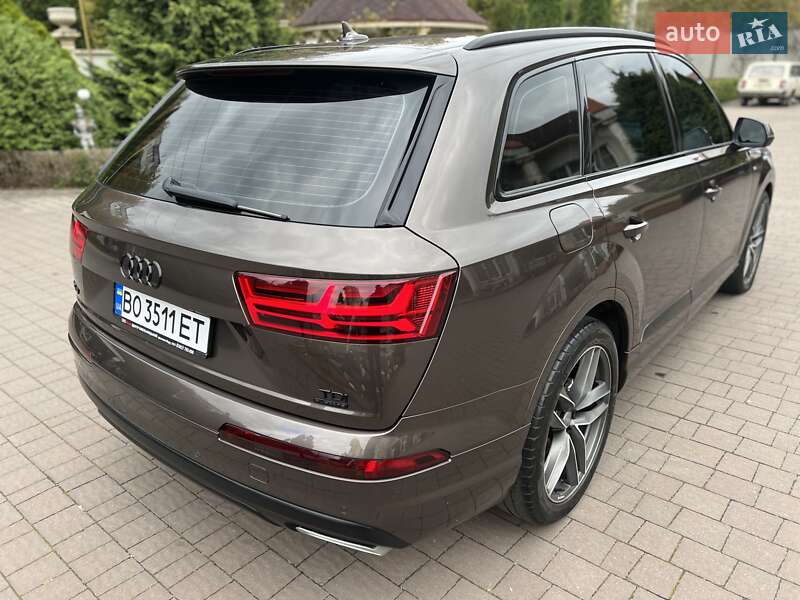 Внедорожник / Кроссовер Audi Q7 2015 в Хмельницком