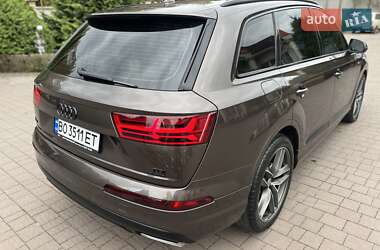 Позашляховик / Кросовер Audi Q7 2015 в 