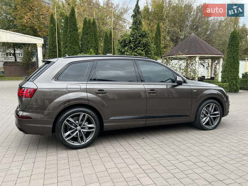 Внедорожник / Кроссовер Audi Q7 2015 в Хмельницком