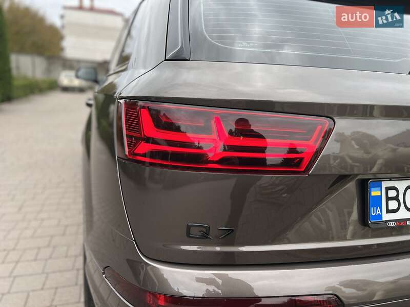 Внедорожник / Кроссовер Audi Q7 2015 в Хмельницком