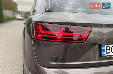 Позашляховик / Кросовер Audi Q7 2015 в 