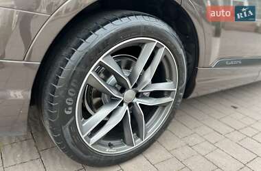 Позашляховик / Кросовер Audi Q7 2015 в 