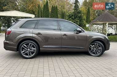 Позашляховик / Кросовер Audi Q7 2015 в 