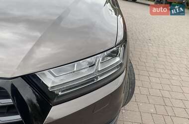 Позашляховик / Кросовер Audi Q7 2015 в 