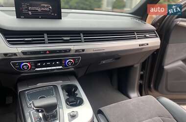 Позашляховик / Кросовер Audi Q7 2015 в 