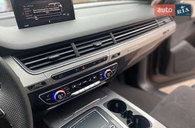 Позашляховик / Кросовер Audi Q7 2015 в 