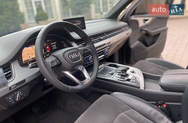 Позашляховик / Кросовер Audi Q7 2015 в 