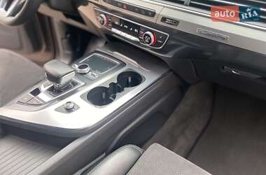 Позашляховик / Кросовер Audi Q7 2015 в 