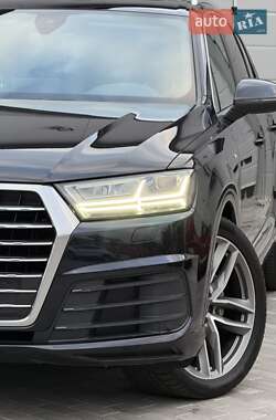 Внедорожник / Кроссовер Audi Q7 2016 в 