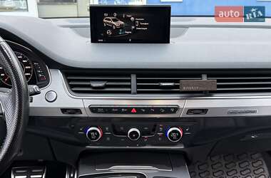 Внедорожник / Кроссовер Audi Q7 2016 в 