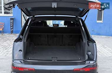 Внедорожник / Кроссовер Audi Q7 2016 в 
