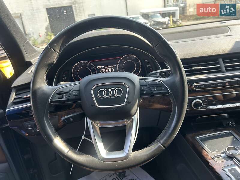 Позашляховик / Кросовер Audi Q7 2016 в Києві