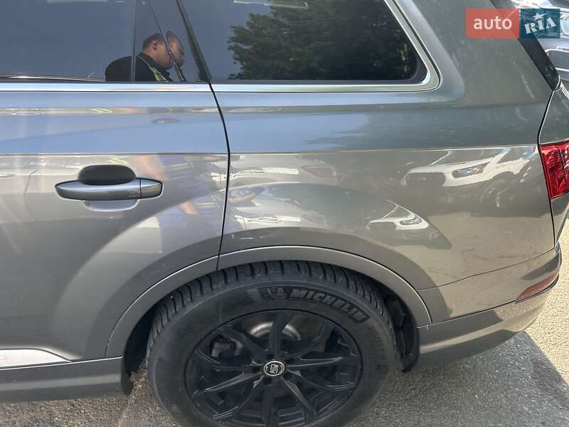 Позашляховик / Кросовер Audi Q7 2016 в Києві
