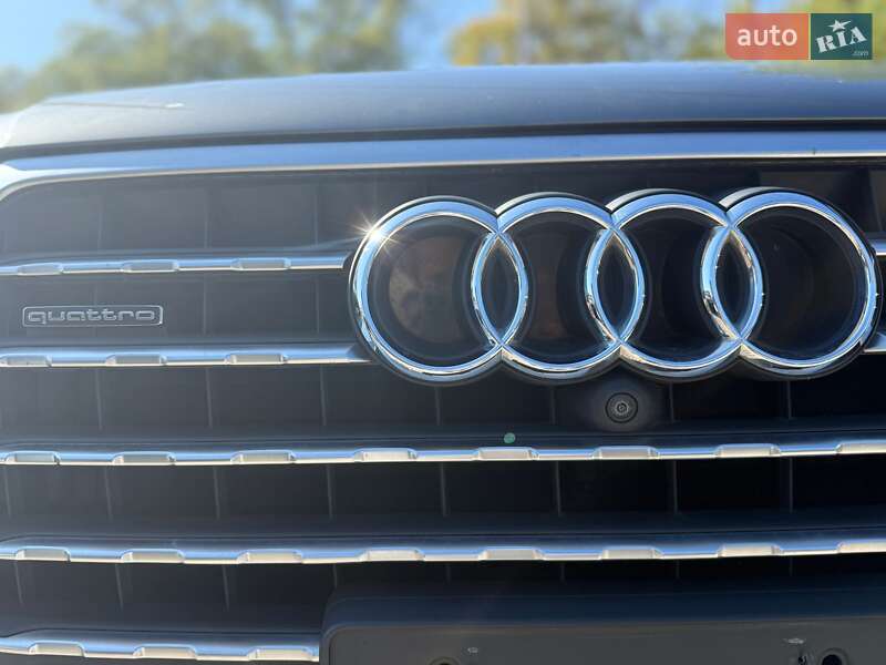 Позашляховик / Кросовер Audi Q7 2016 в Києві