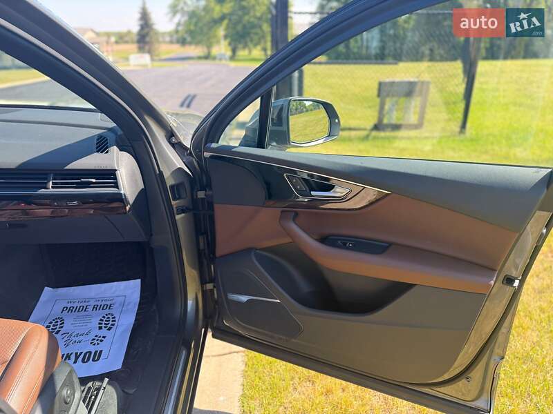 Позашляховик / Кросовер Audi Q7 2016 в Києві