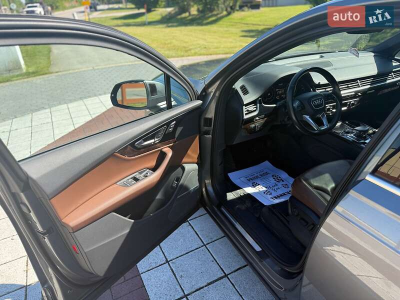Позашляховик / Кросовер Audi Q7 2016 в Києві