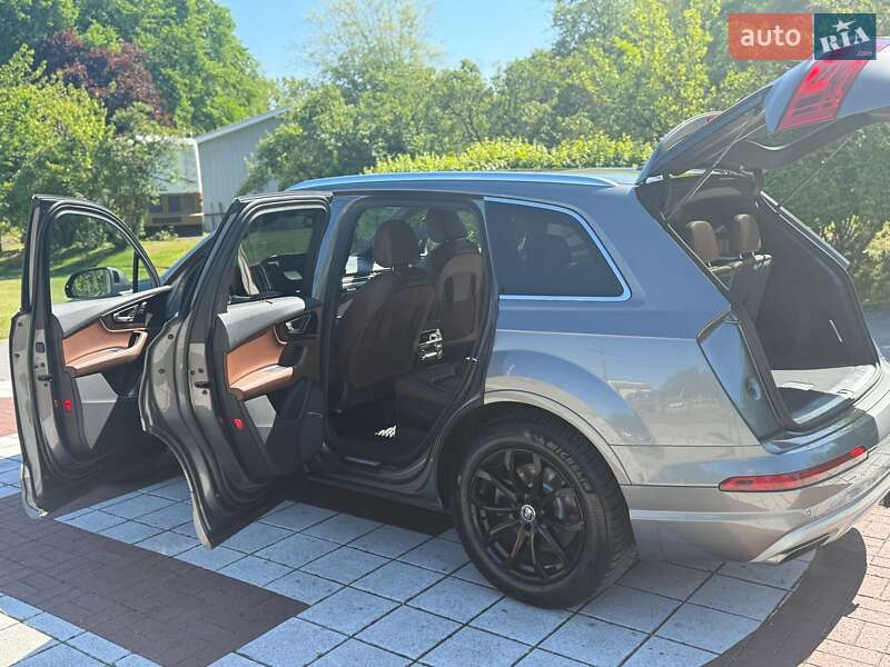 Позашляховик / Кросовер Audi Q7 2016 в Києві