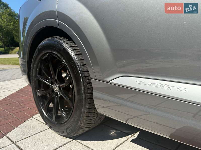 Позашляховик / Кросовер Audi Q7 2016 в Києві