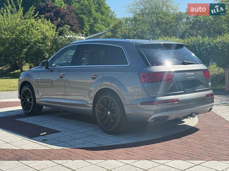 Позашляховик / Кросовер Audi Q7 2016 в Києві