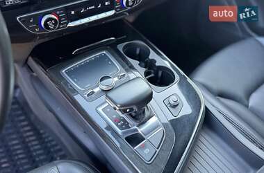 Позашляховик / Кросовер Audi Q7 2017 в 