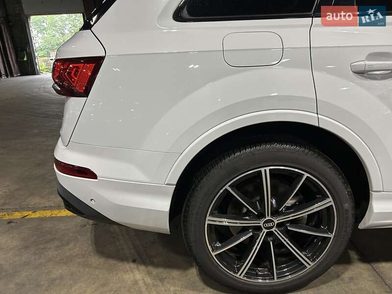 Внедорожник / Кроссовер Audi Q7 2020 в Киеве