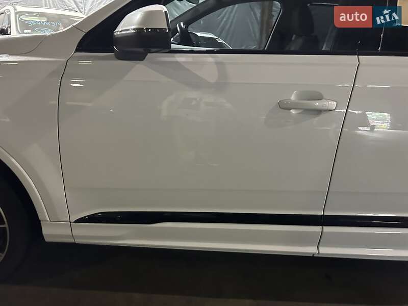 Внедорожник / Кроссовер Audi Q7 2020 в Киеве