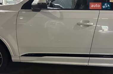 Позашляховик / Кросовер Audi Q7 2020 в 