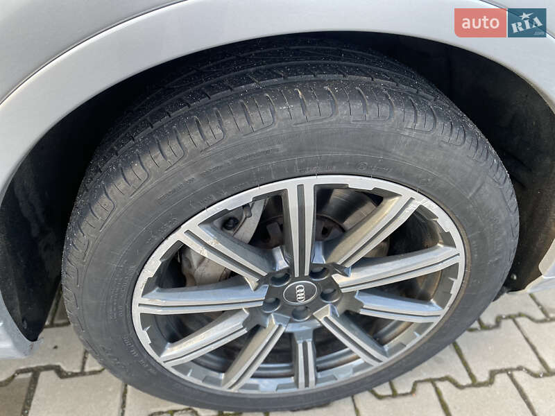 Позашляховик / Кросовер Audi Q7 2015 в Луцьку