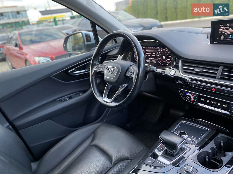 Позашляховик / Кросовер Audi Q7 2015 в Луцьку