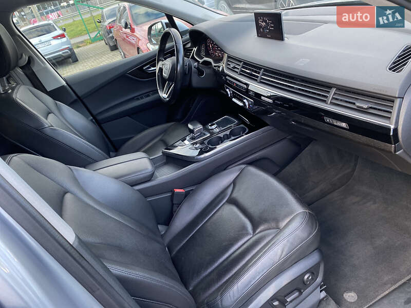Позашляховик / Кросовер Audi Q7 2015 в Луцьку