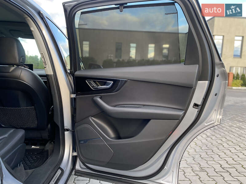 Позашляховик / Кросовер Audi Q7 2015 в Луцьку