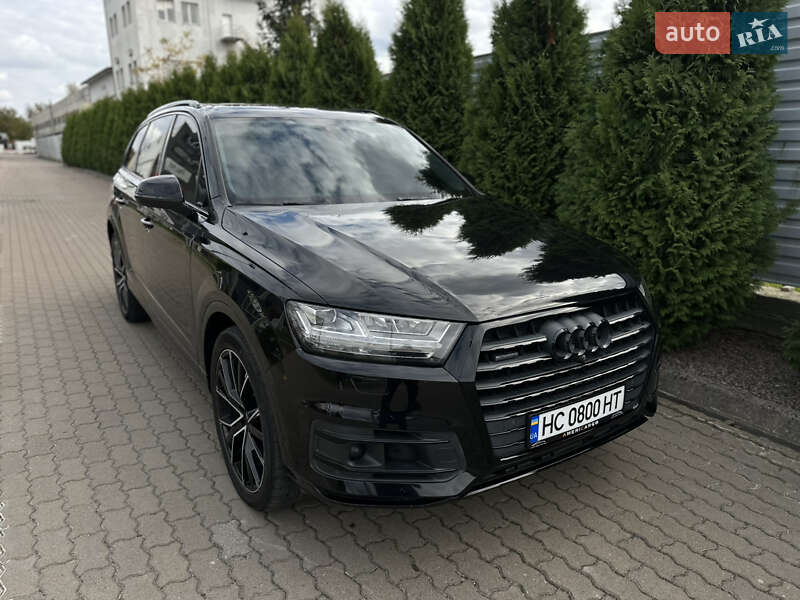 Позашляховик / Кросовер Audi Q7 2018 в 