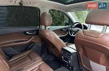Позашляховик / Кросовер Audi Q7 2018 в 