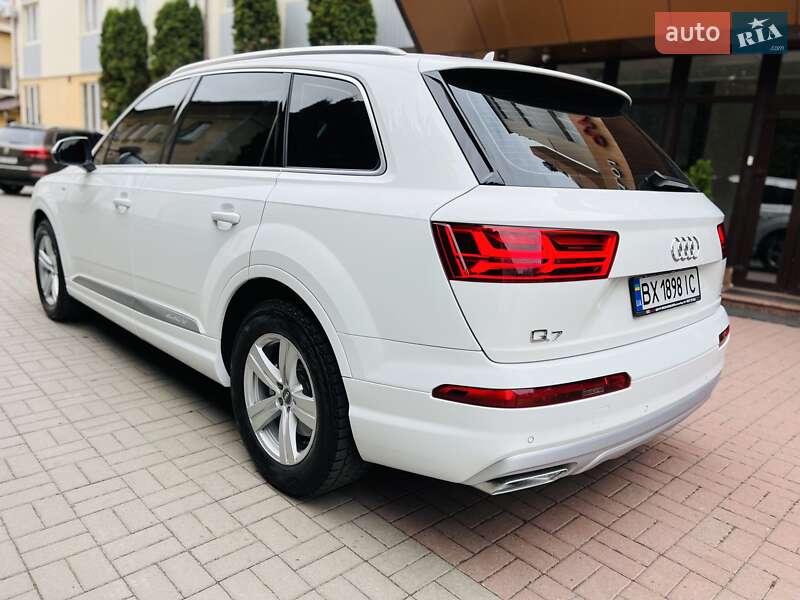 Позашляховик / Кросовер Audi Q7 2015 в Хмельницькому