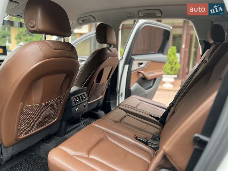 Позашляховик / Кросовер Audi Q7 2015 в Хмельницькому