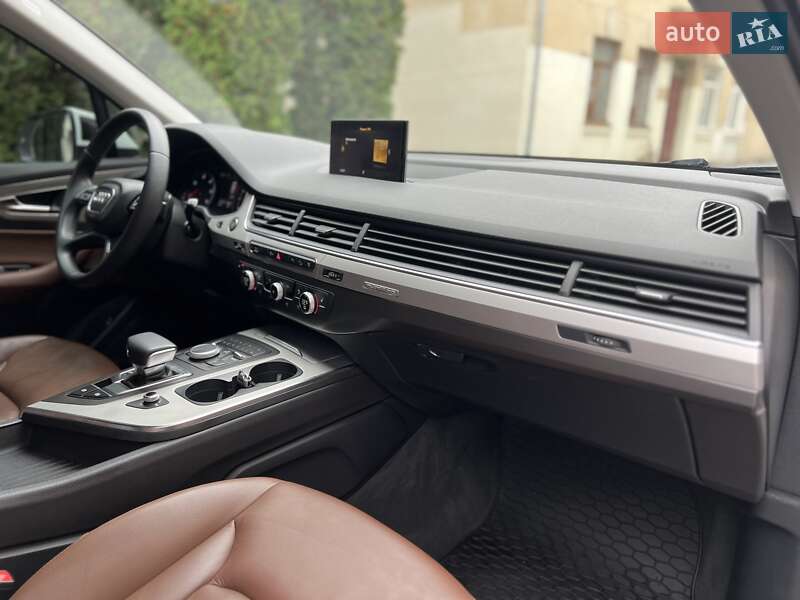 Позашляховик / Кросовер Audi Q7 2015 в Хмельницькому