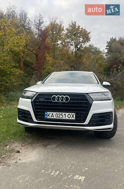 Внедорожник / Кроссовер Audi Q7 2018 в 