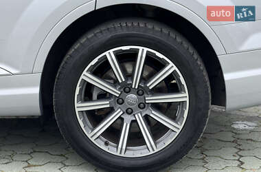 Позашляховик / Кросовер Audi Q7 2019 в 