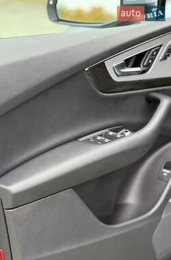 Позашляховик / Кросовер Audi Q7 2019 в 