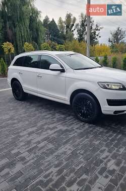 Позашляховик / Кросовер Audi Q7 2013 в  фото 13 Позашляховик / Кросовер Audi Q7 2013 в