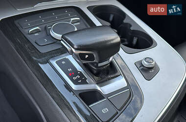 Позашляховик / Кросовер Audi Q7 2017 в  фото 62 Позашляховик / Кросовер Audi Q7 2017 в
