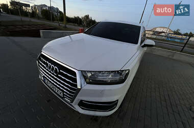 Позашляховик / Кросовер Audi Q7 2016 в 