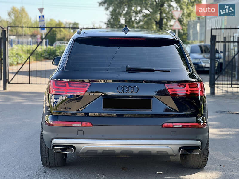 Внедорожник / Кроссовер Audi Q7 2015 в Хусте