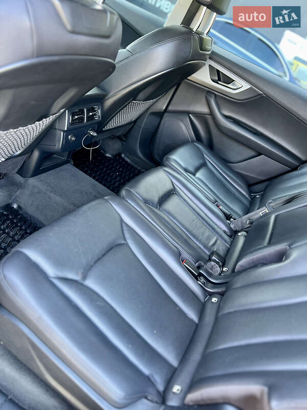 Внедорожник / Кроссовер Audi Q7 2015 в Хусте