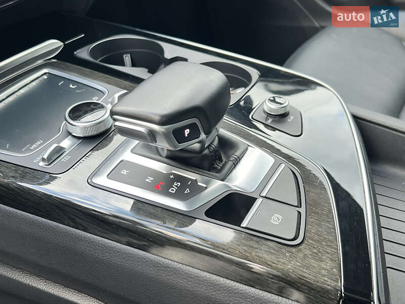 Внедорожник / Кроссовер Audi Q7 2015 в Стрые