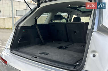 Позашляховик / Кросовер Audi Q7 2015 в  фото 95 Позашляховик / Кросовер Audi Q7 2015 в