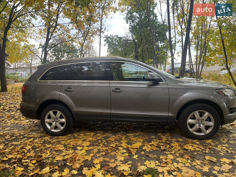 Внедорожник / Кроссовер Audi Q7 2011 в Нетешине